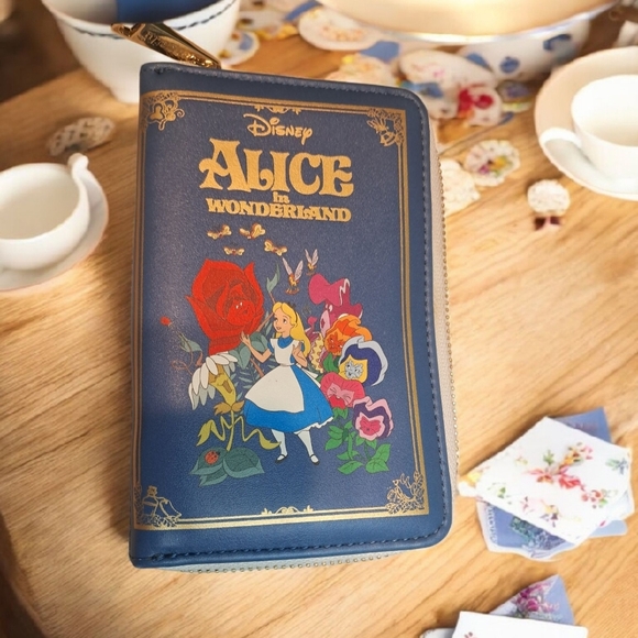 Loungefly Disney Alice in Wonderland Book Convertible Backpack & Wallet - Picture 4 of 6